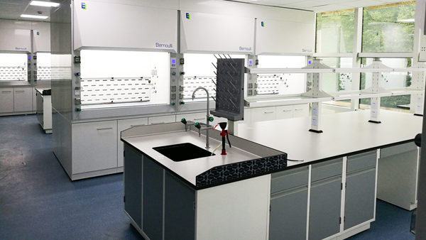 上海特化醫(yī)藥研發(fā)中心新建實驗室層流幕通風柜應(yīng)用